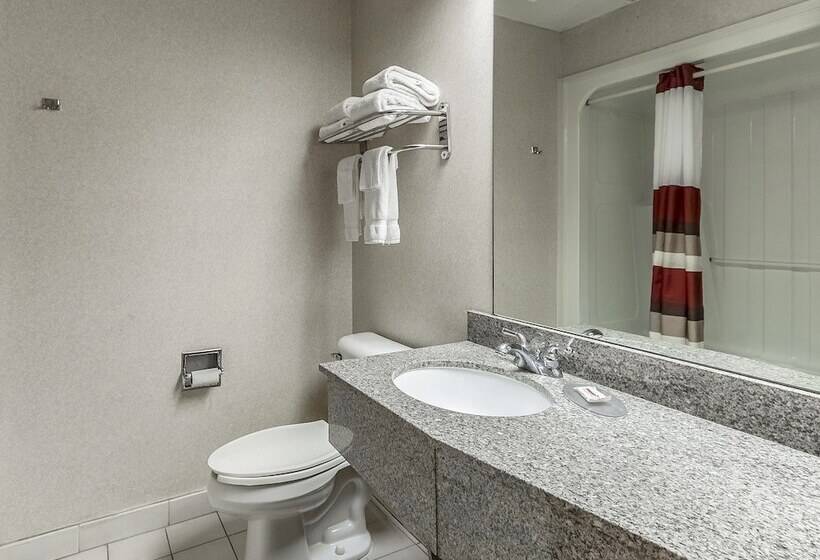 فندق Clarion Pointe Hinesville Near Fort Stewart