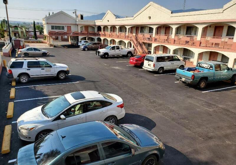 فندق على الطريق Night Inn