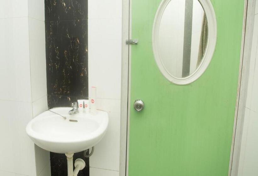 هتل Oyo 850 Lapan Lapan