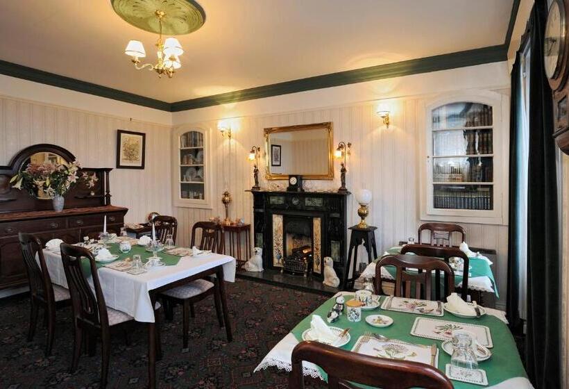 פנסיון Dromard House