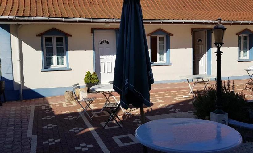 호텔 Logis   Hôtel & Restaurant L Envie Des Mets