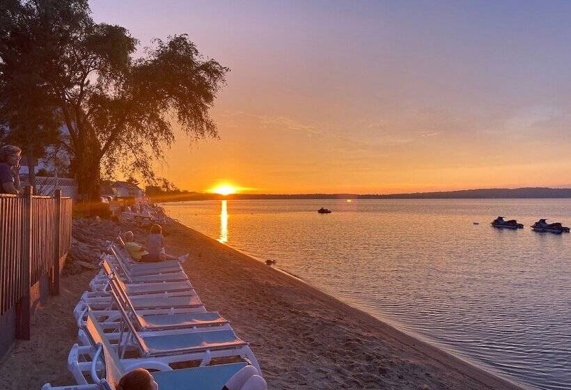 호스텔 Brio Beach Inn