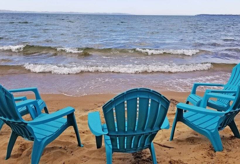 호스텔 Brio Beach Inn