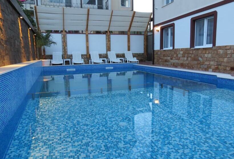 پانسیون Aurora Guest House