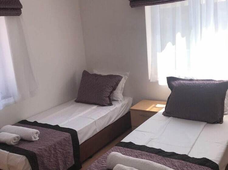 پانسیون Aurora Guest House