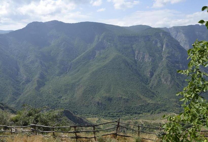 پانسیون Wings Of Tatev Private Villa