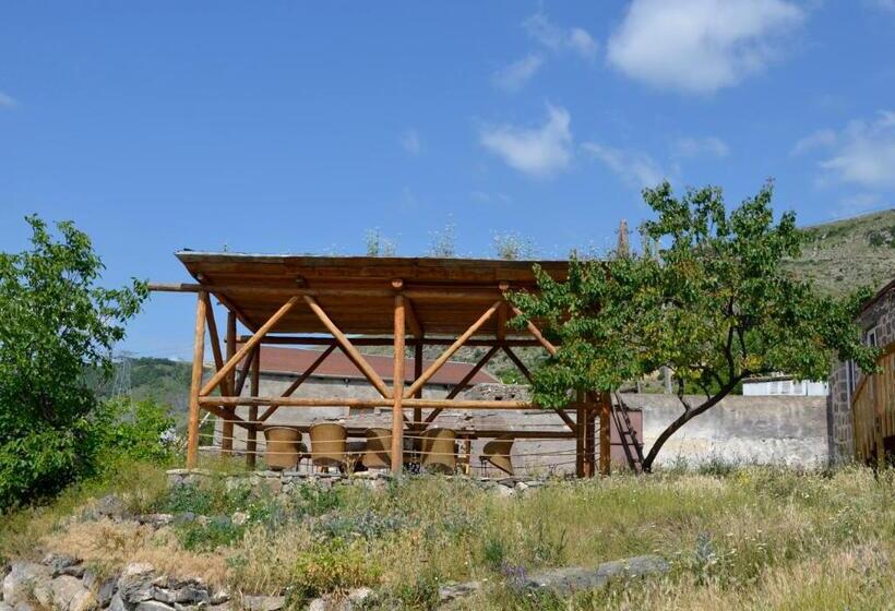 پانسیون Wings Of Tatev Private Villa