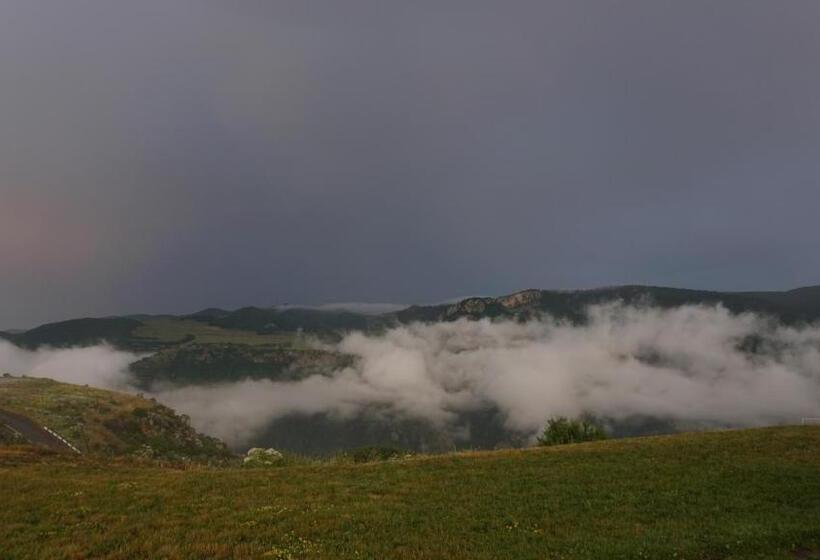 پانسیون Wings Of Tatev Private Villa