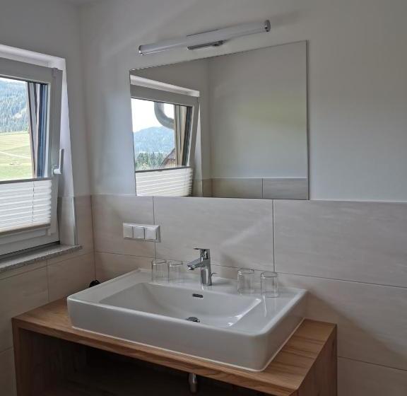 Отель Biohof Gölly