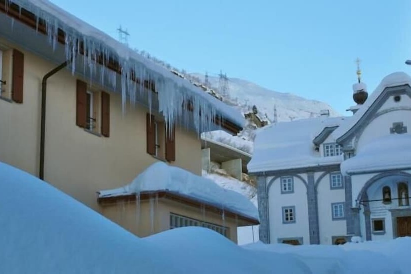 פנסיון Sust Lodge Am Gotthard