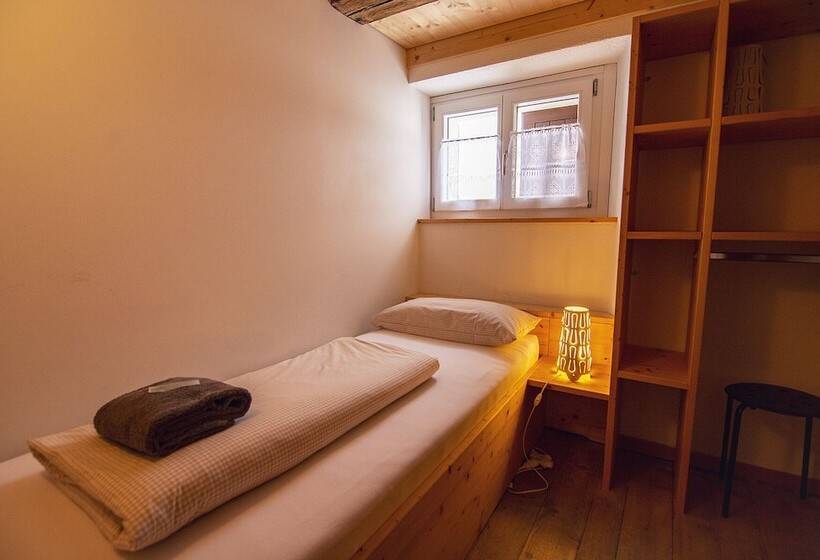 פנסיון Sust Lodge Am Gotthard