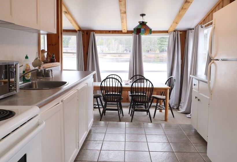 Общежитие Algonquin Lakeside Inn
