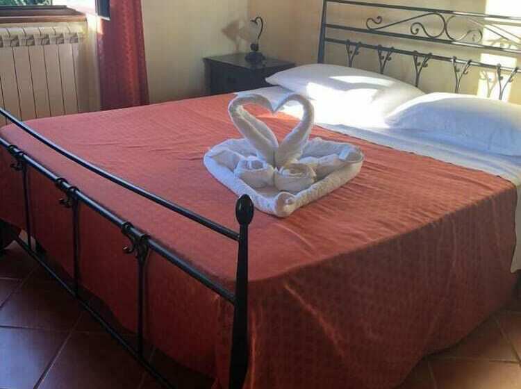 ホテル Agriturismo La Vedetta Dei Nebrodi
