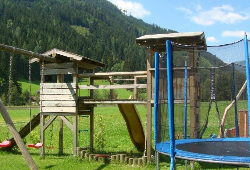 ホテル Bio Bauernhof Obertrattenbachhof