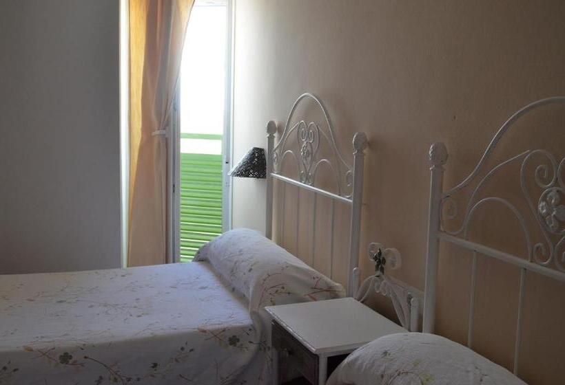 پانسیون Hostal Doña Antonia