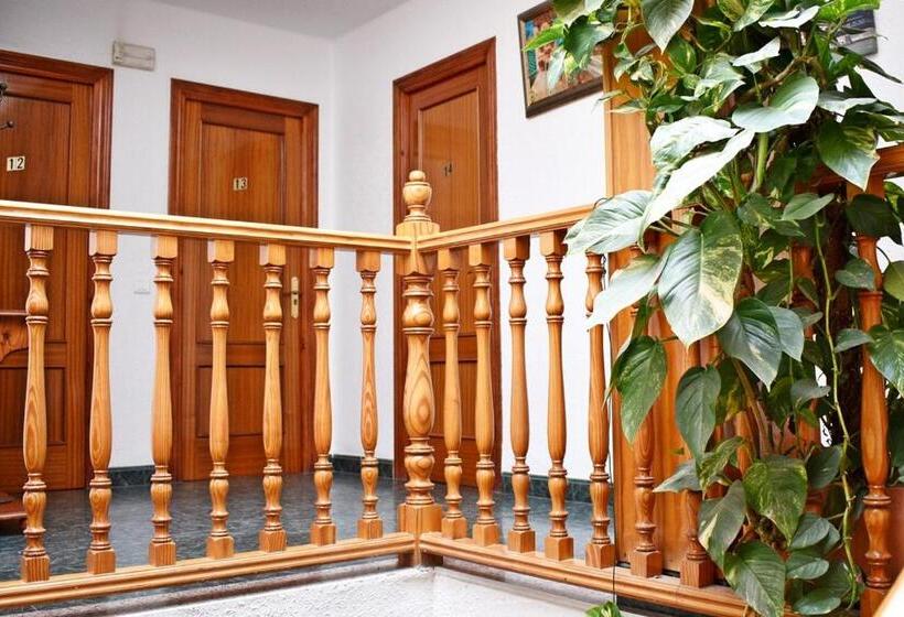 פנסיון Hostal Sol Y Mar