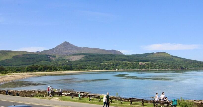 بنسيون Hunters Guest House