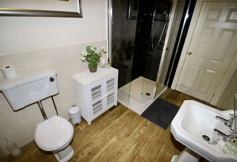 بنسيون Hunters Guest House