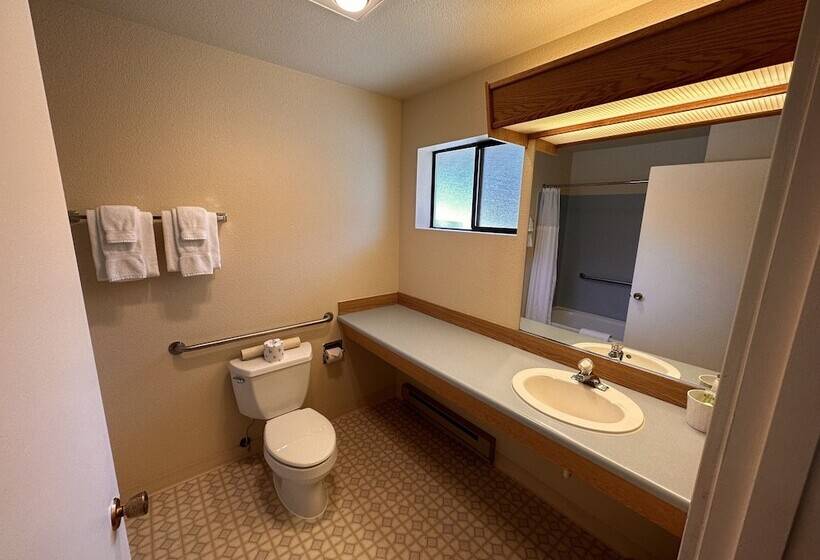 Astoria Crest Motel