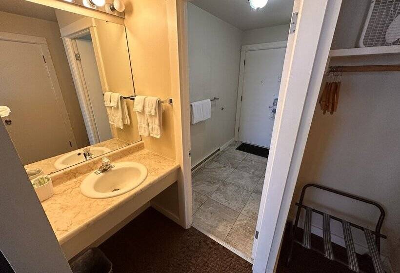 Astoria Crest Motel