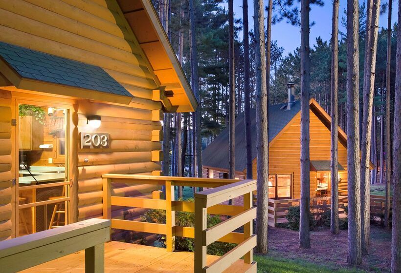 בית מלון כפרי Bluegreen Christmas Mountain Village, An Ascend Resort