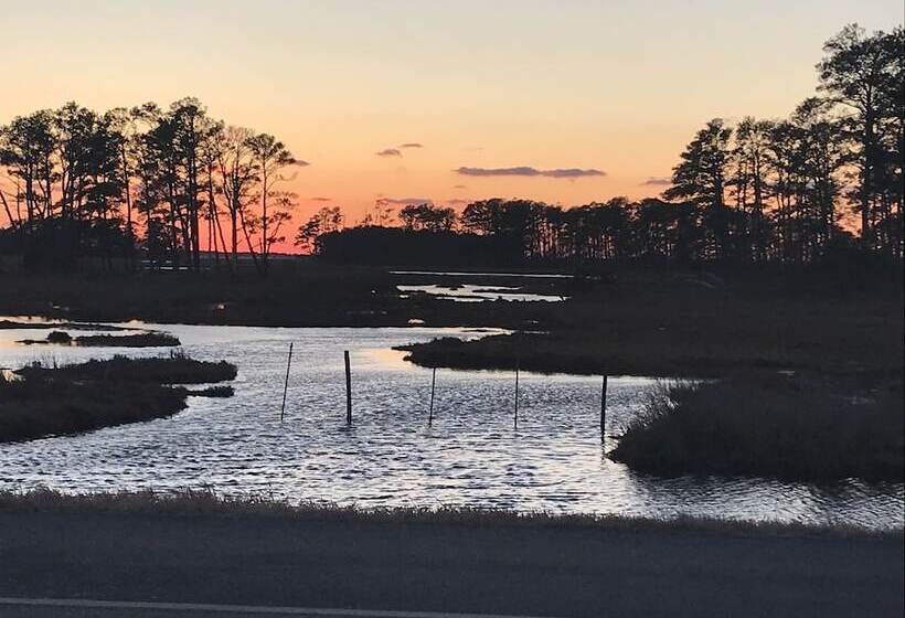 فندق Chincoteague Inn