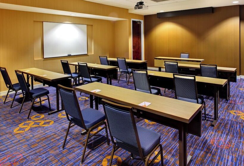 هتل Courtyard By Marriott Atlanta Buckhead