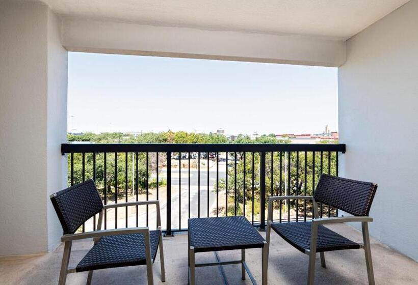 هتل Courtyard By Marriott Austin The Domain Area