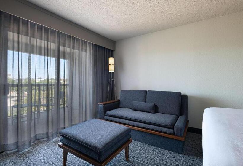 هتل Courtyard By Marriott Austin The Domain Area