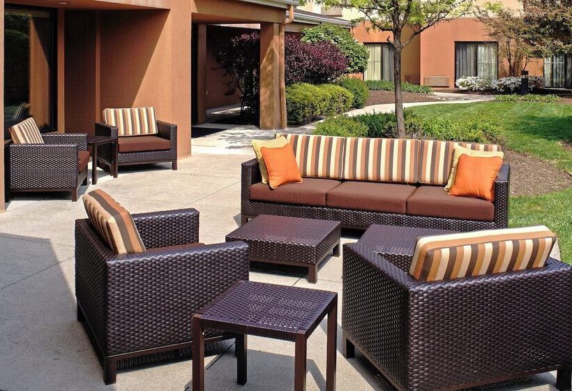 هتل Courtyard Cleveland Airport North
