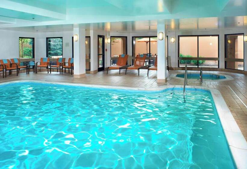 هتل Courtyard Cleveland Airport North
