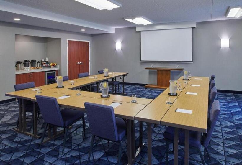 ホテル Courtyard By Marriott Detroit Livonia