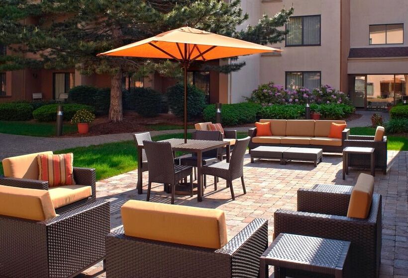 ホテル Courtyard By Marriott Detroit Livonia