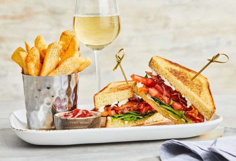 ホテル Courtyard By Marriott Detroit Livonia