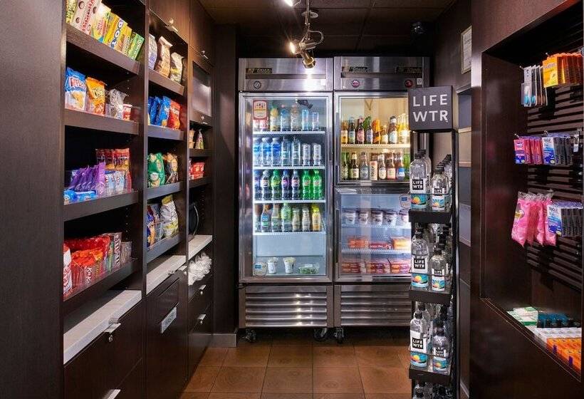 ホテル Courtyard By Marriott Detroit Livonia