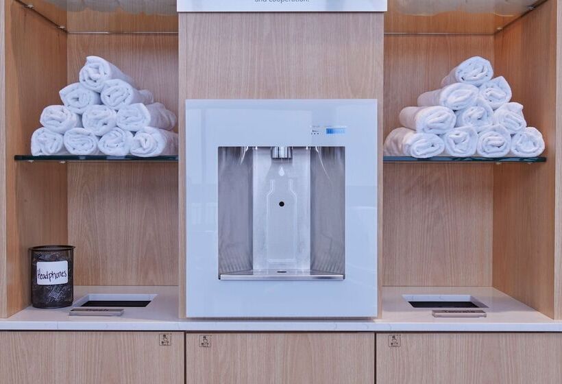 ホテル Courtyard By Marriott Detroit Livonia