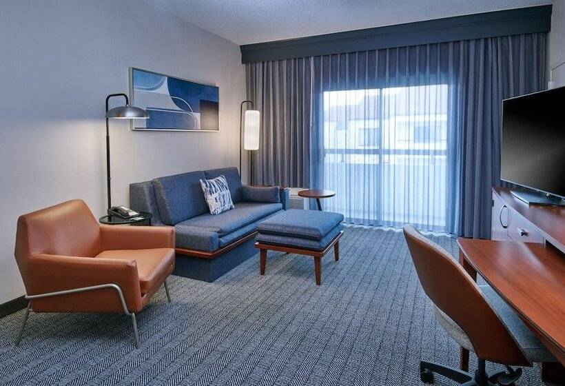 ホテル Courtyard By Marriott Detroit Livonia