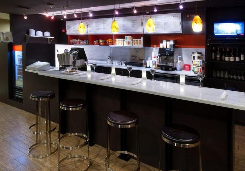 בית מלון כפרי Courtyard By Marriott Pensacola