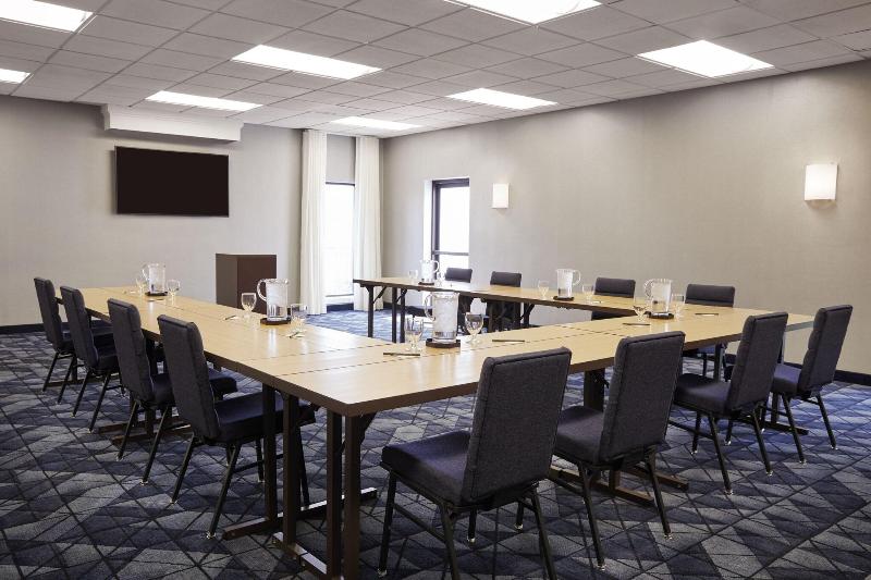 هتل Courtyard By Marriott St. Louis Downtown West