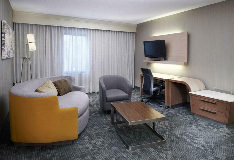 هتل Courtyard Cleveland Airport North
