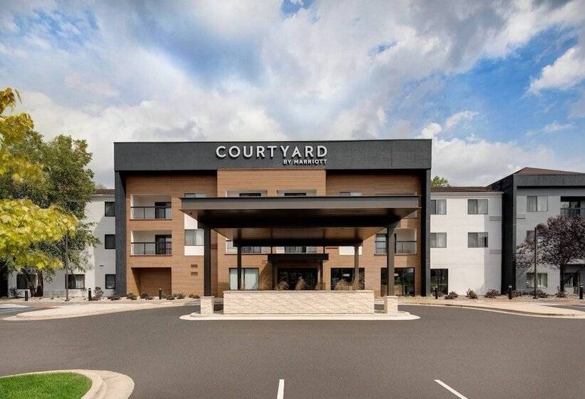 هتل Courtyard Grand Rapids Airport