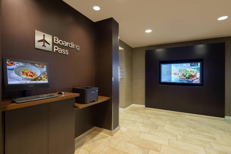 هتل Courtyard Grand Rapids Airport