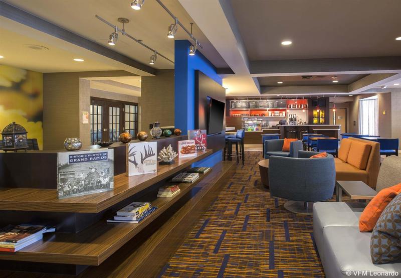 هتل Courtyard Grand Rapids Airport