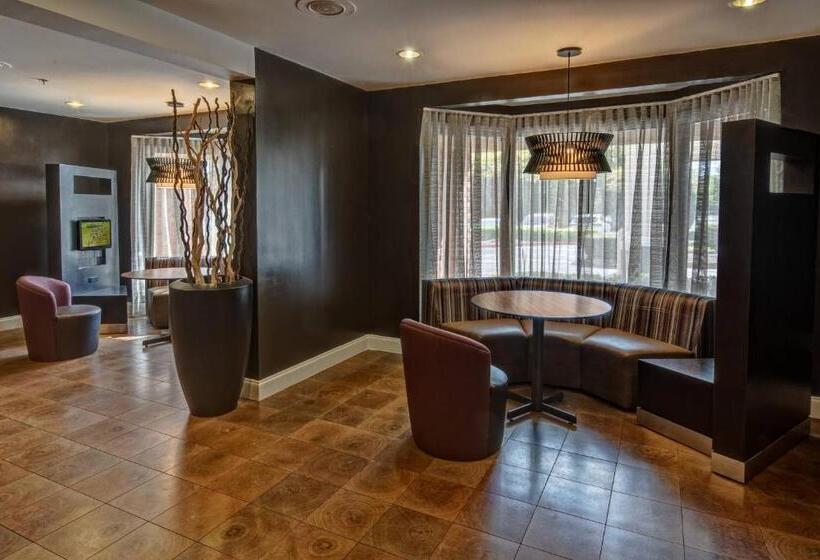Отель Courtyard Memphis Germantown