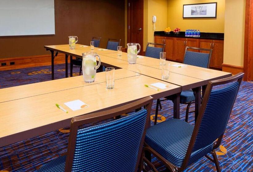 هتل Courtyard Rochester Brighton