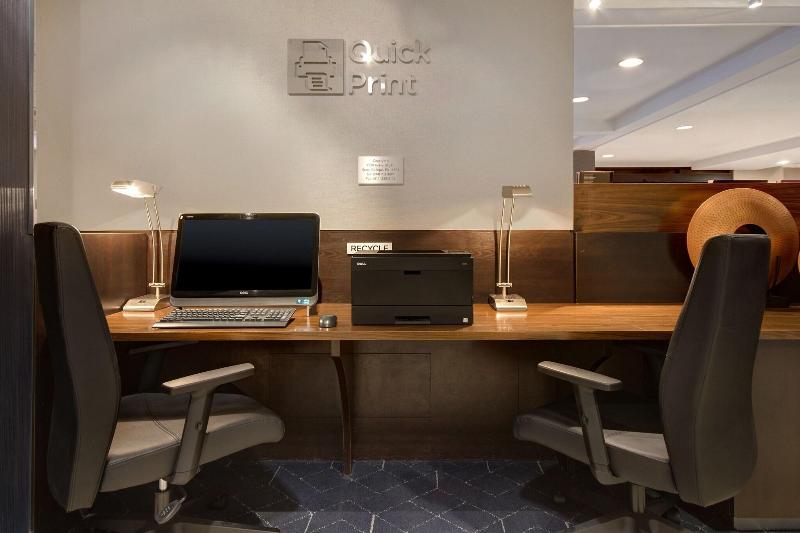 호텔 Courtyard By Marriott State College