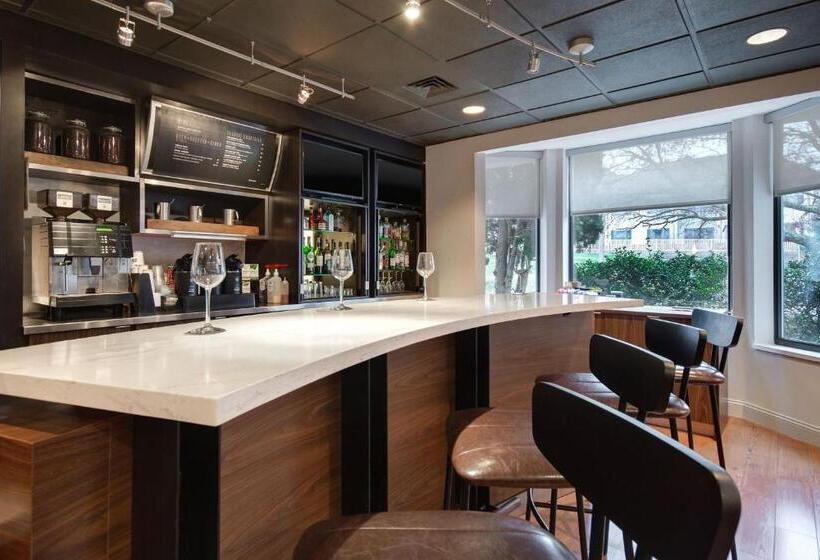 호텔 Courtyard By Marriott State College