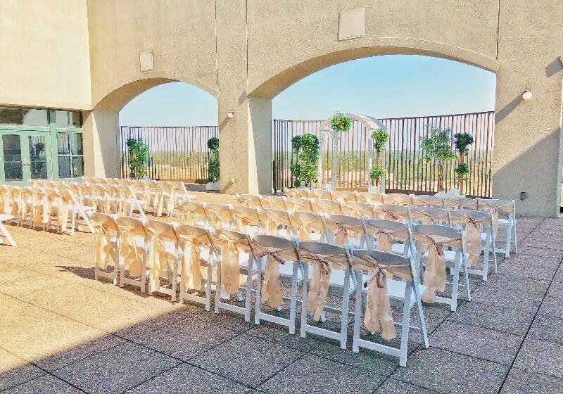 هتل Crowne Plaza Springfield Convention Center, An Ihg