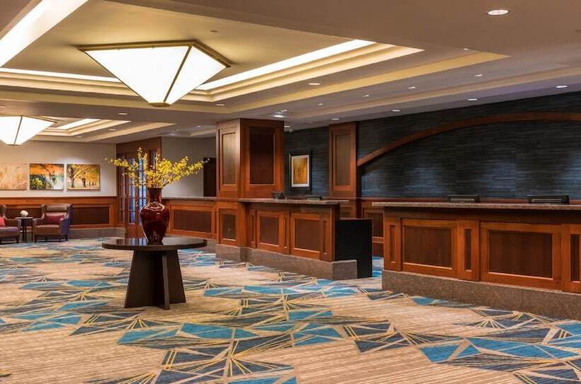 هتل Crowne Plaza Springfield Convention Center, An Ihg