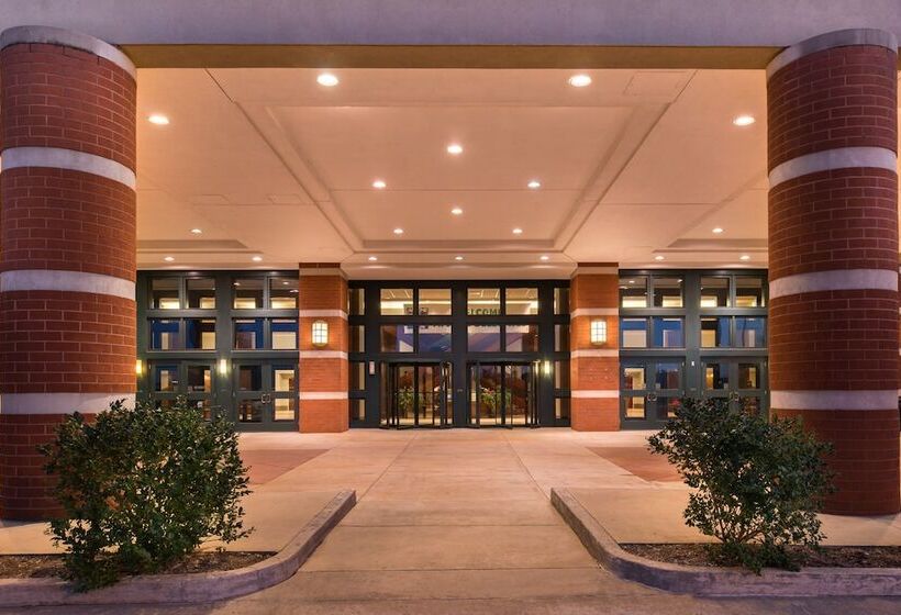 هتل Crowne Plaza Springfield Convention Center, An Ihg